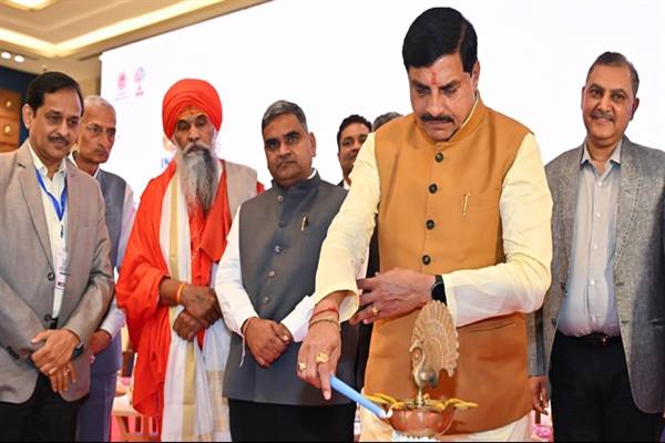 मप्र में निवेश पर टेक्सटाइल्स सिटी भीलवाड़ा में सीएम की चर्चा