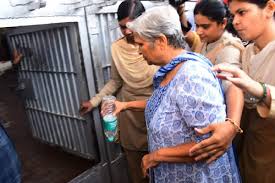 पूर्व  जज गिरिबाला सिंह जेल में बनीं कैदी नंबर 71