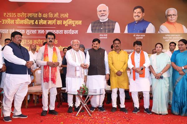 सीएम ने किया इंदौर-उज्जैन ग्रीन फील्ड कॉरीडोर का भूमि-पूजन